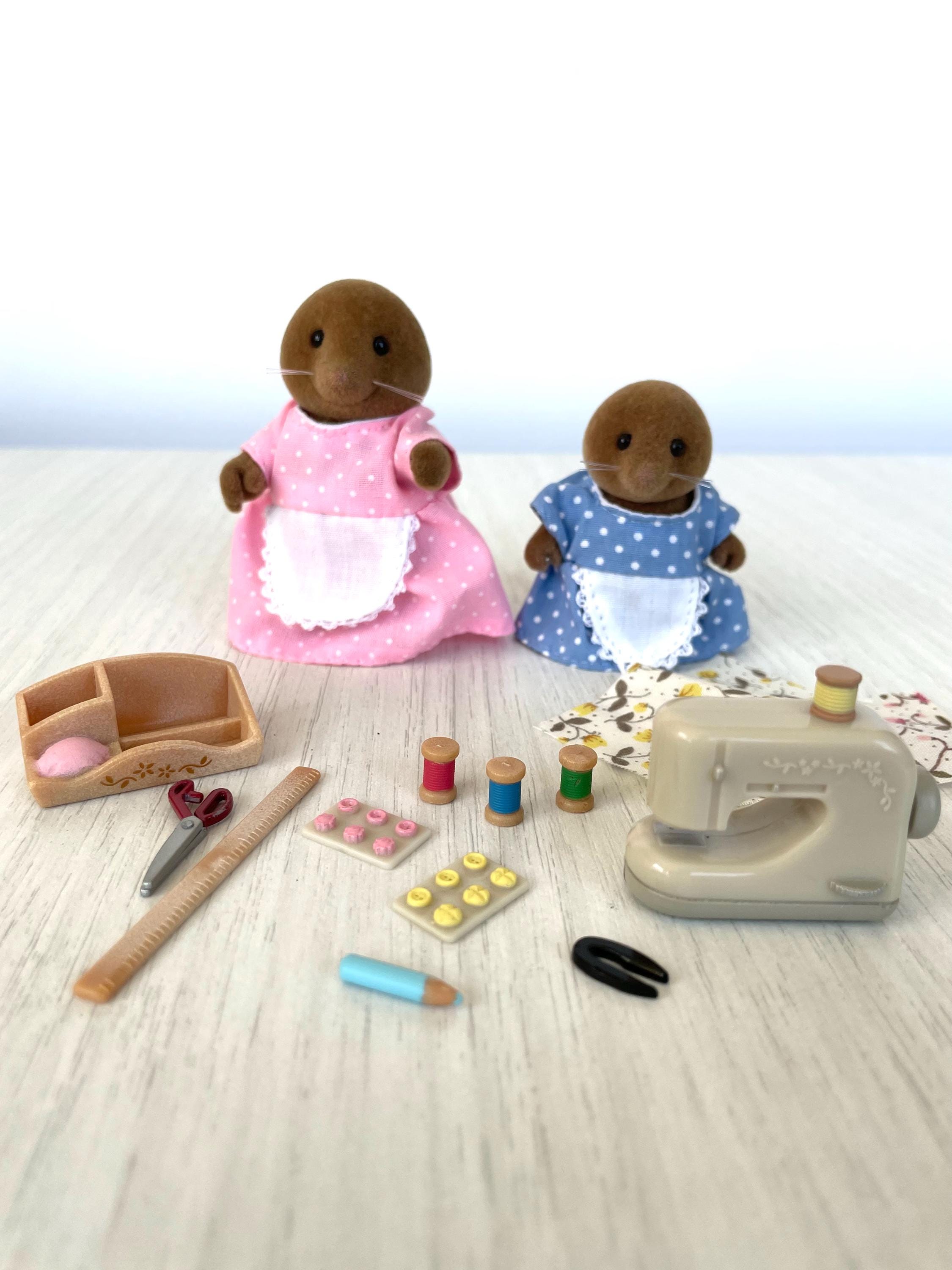 Sylvanian Families Sewing With Mother Mole parent and child