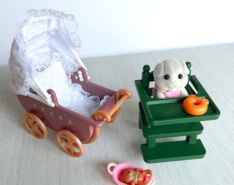 Sylvanian Families Calico Critters Familia De Gatos Con Accesorios - Foto 3