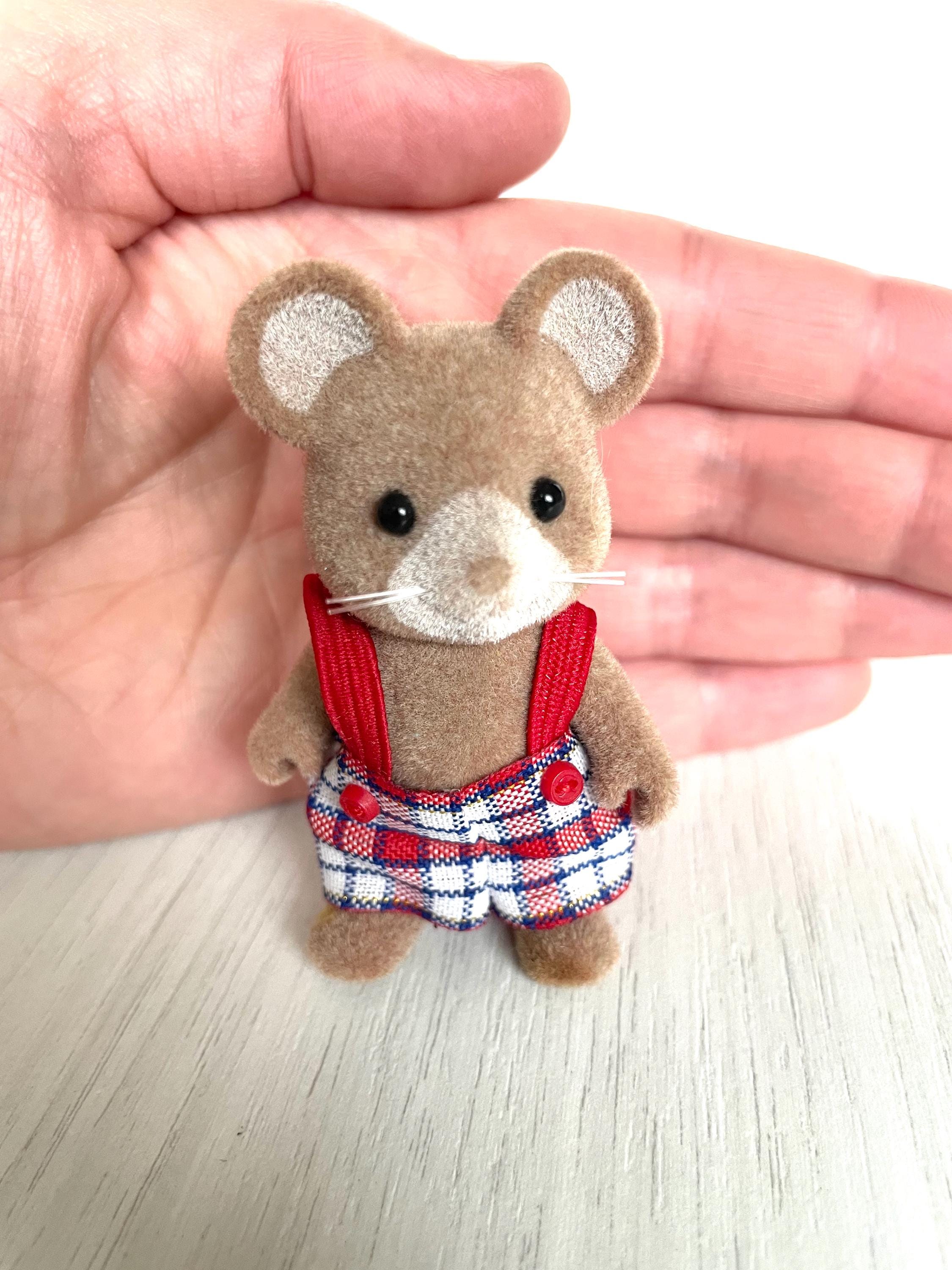 シルバニアファミリー英国版ノーウッドのネズミの男の子。廃盤になった