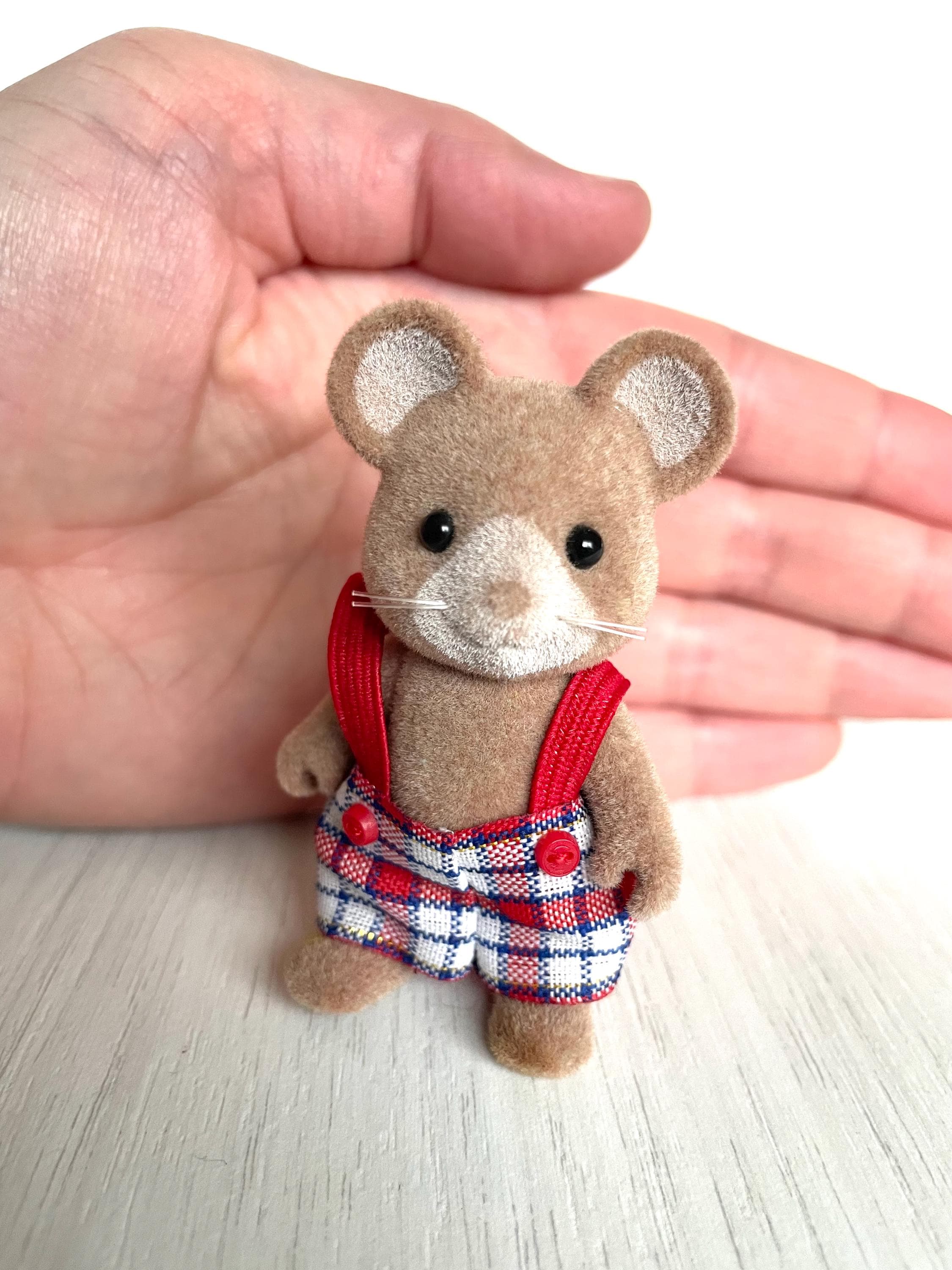 シルバニアファミリー英国版ノーウッドのネズミの男の子。廃盤になった