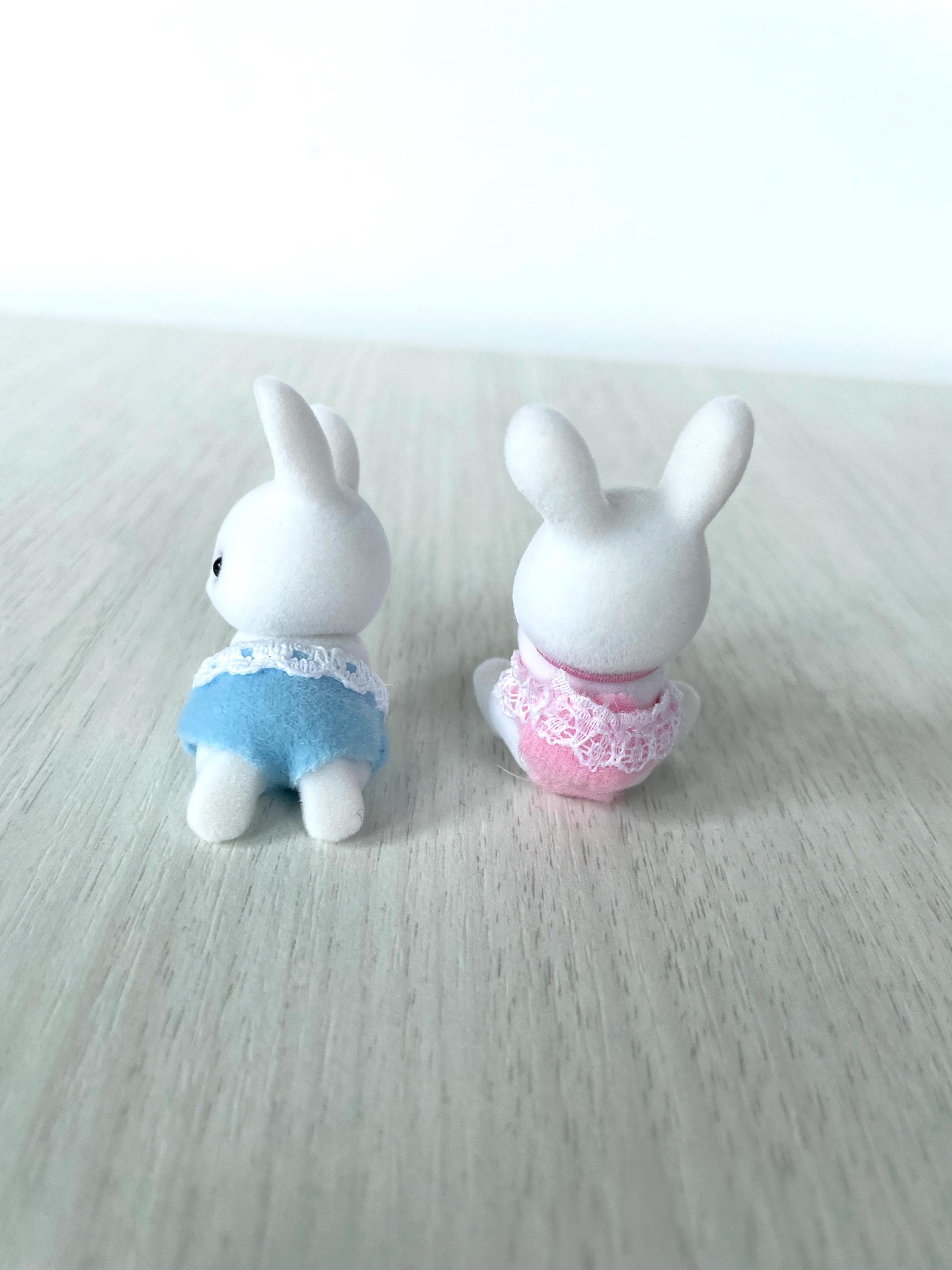 Calico Critters Snow Warren Rabbit Babies, White Flocked Rabbit Figures ...