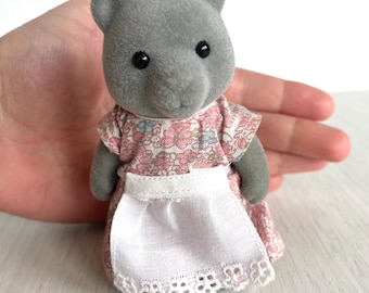 Vintage Sylvanian Families Honeysuckle Evergreen Mother Bear from the United Kingdom, Gray flocked animal figurine