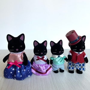 Sylvanian Families 5530 Famiglia Gatti Midnight – Set 4 Figure Con Vestiti Rimovibili, Per Giochi Di Ruolo Dai 3 Anni - 4