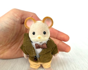 Sylvanian Families Maces Mouse Grandpa with gripping hands, discontinued Norwood Mouse vintage Grandfather