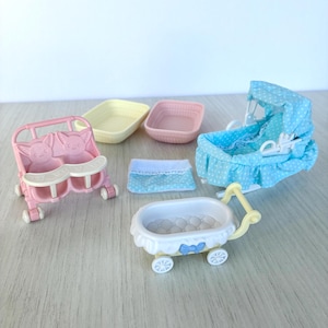 Sylvanian Families 5156 Poussette Pour Chambre d'enfant Nursery Pushchair, Multicolored, Taille Unique