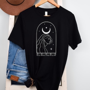 Chemise de la déesse Nyaxia, le serpent et les ailes de la nuit, les couronnes de Nyaxia, Carissa Broadbent, amateur de livres romantiques I MARCHANDISES SOUS LICENCE OFFICIELLE