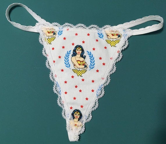 Womens WONDER WOMAN Superhero String Thong Underwear