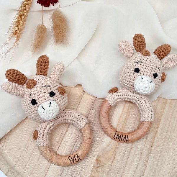 Giraffe Häkelrassel, Rassel Greifling personalisiert, Geschenk Geburt Baby