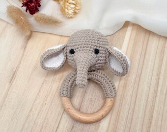 Crochet rattle elephant, personalized baby gift birth, rattle grasping toy, crocheted rattle, zoo animals, safari, baby gift