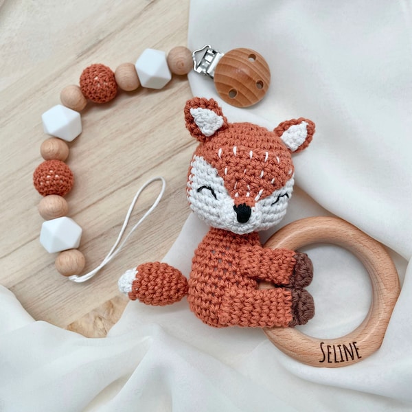 Fuchs Häkelrassel, Schnullerkette, Geschenk Geburt Baby, Kinderwagenkette