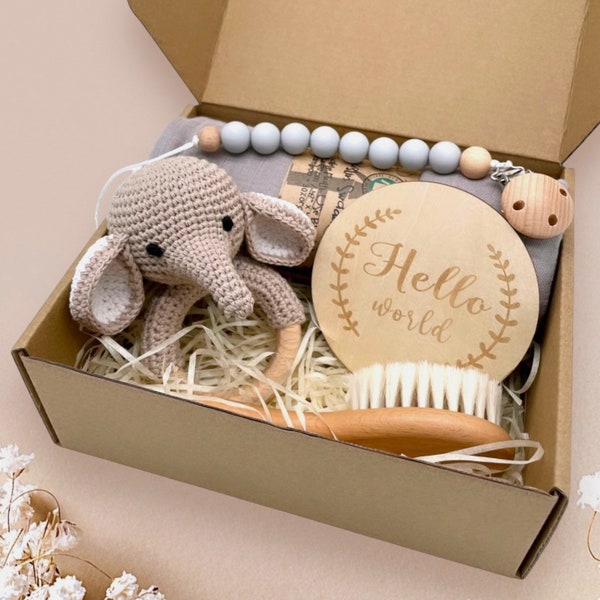 Geschenkset Elefant | Babygeschenk Geburt mit personalisierter Rassel,  Tuch Schnullerkette, Haarbürste Hallo Welt Holzschild Meilenstein