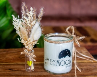 Kerze im Glas - Love you to the Moon and Back - mit Trockenblaumenstrauß in Vase