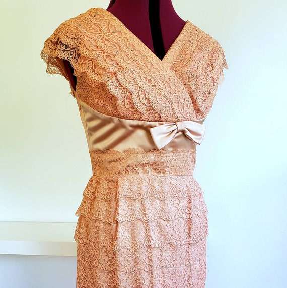 50s Lace Peach Wiggle Dress - image 6