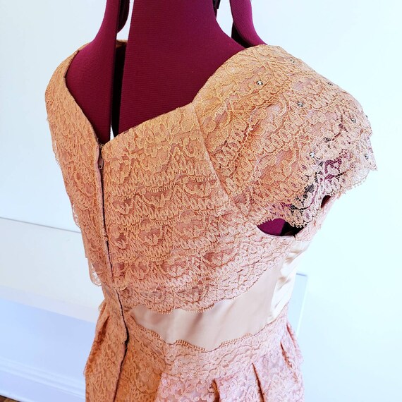 50s Lace Peach Wiggle Dress - image 4