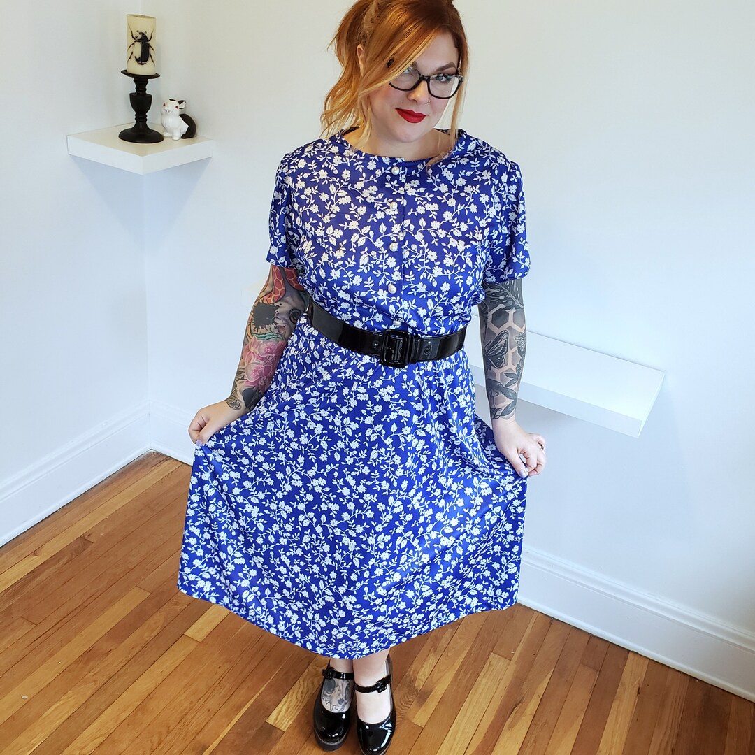 80s Curvy Floral Dress - Etsy