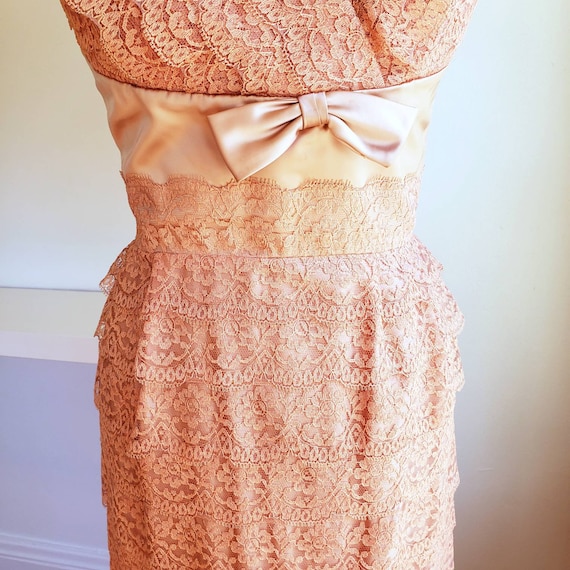 50s Lace Peach Wiggle Dress - image 3