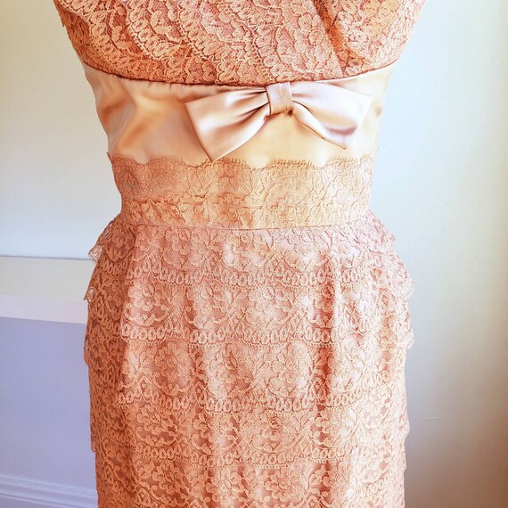 50s Lace Peach Wiggle Dress - image 3