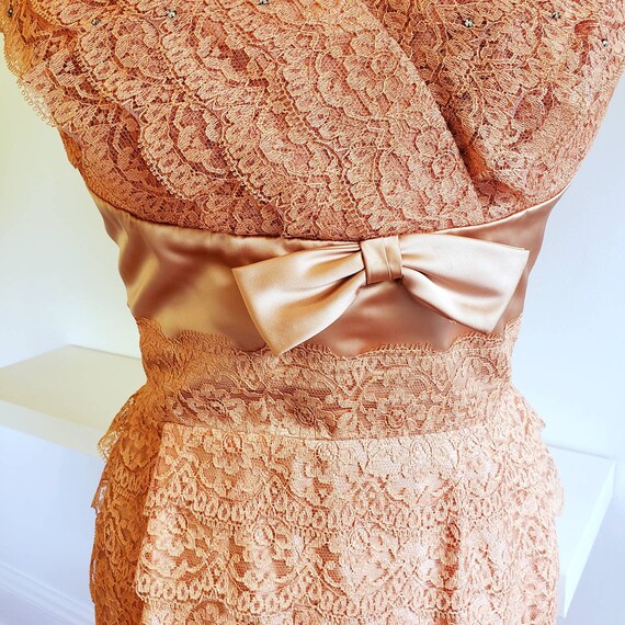 50s Lace Peach Wiggle Dress - image 7