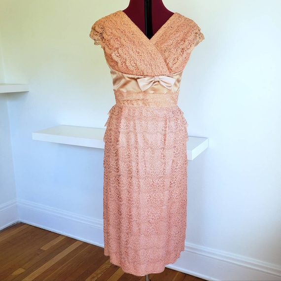 50s Lace Peach Wiggle Dress - image 2