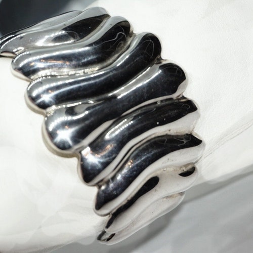 Beautiful 925 Sterling Silver Artisan Designer Scalloped Ribbed Wide shops Cuff Bracelet