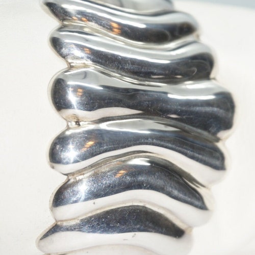 Beautiful 925 Sterling Silver Artisan Designer Scalloped Ribbed Wide shops Cuff Bracelet