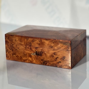 Atlass Erinnerungs-Andenken aus Thuya-Wurzelholz in allen Größen, abschließbare, handgefertigte, luxuriöse Hochzeits-Erinnerungsbox aus Wurzelholzmaserung, Jubiläumsgeschenk, mehrere Größen
