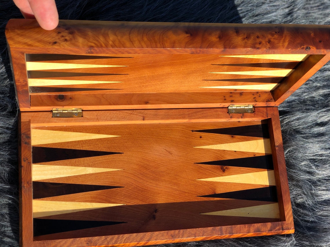 Set da gioco da tavolo per backgammon e scacchi in legno Thuya