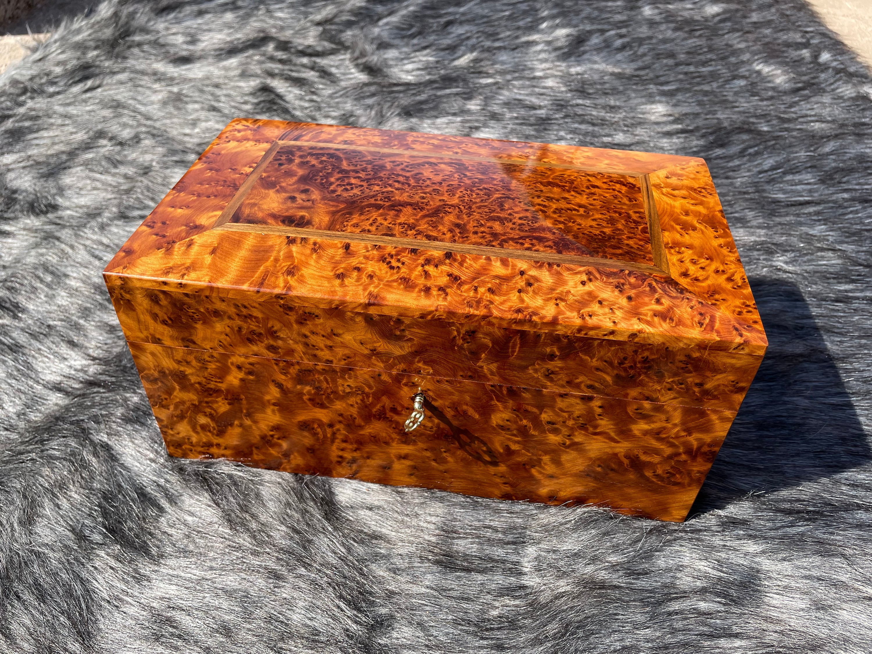 ジュエル・ボックス Amazon.com: 3D Wooden Puzzle for Adult Music Box Kit
