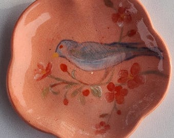 Handbeschilderd keramisch schaaltje voor sieraden, Blauwe vogel bij zonsondergang
