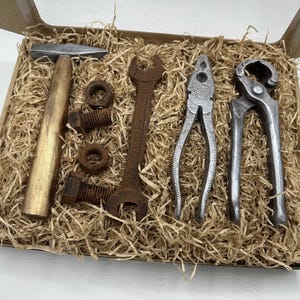 Schokoladen Werkzeug Set – Geschenk für Männer & Papa – Geburtstagsgeschenk Handwerker – Realistische Schokolade