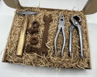 Coffret d'outils en chocolat - Des outils en chocolat d'un réalisme saisissant - Cadeau idéal pour les artisans, les hommes et les papas - Fait main avec une finition effet rouillé