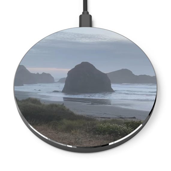 OREGON COAST Wireless Charger, Modern Charger for Home Office, Fast Charging Pad, Gift for Nature Lovers, Eco-Friendly Tech Pacific Ocean