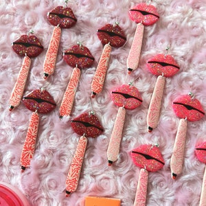 Lips with hanging joint- Pink and red polymer clay earrings with glitter details