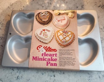 Vintage Wilton Heart Mini cake Pan 1982, Heart Baking Dish, small cake pan, kitchen, baking pan, vintage cake pan, vintage baking pan