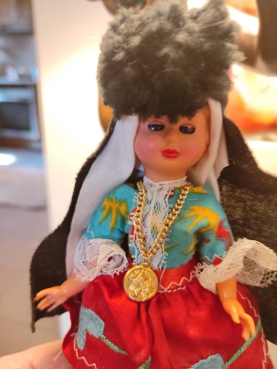VTG NAZARE PORTUGAL Traditional  Fish Wife Doll  A