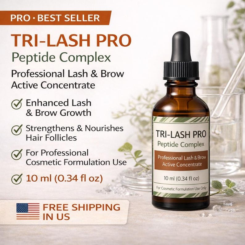Puede incluir: Una botella de vidrio marr&oacute;n de TRI-LASH PRO Peptide Complex, un concentrado activo profesional para pesta&ntilde;as y cejas. La etiqueta indica 10 ml (0,34 fl oz) y destaca el crecimiento mejorado de pesta&ntilde;as y cejas.