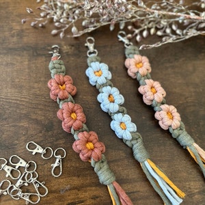 Daisy Keychain | Macrame