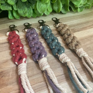 HANDMADE | macrame keychain