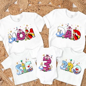 Personalisierte Familienfilm T-Shirt Design, Familienurlaub Shirt Png, Familienname T-Shirt Png, Film weißes Kaninchen lila Katze für Kinder Kleinkind