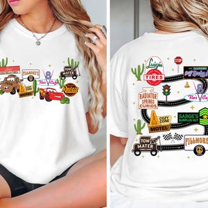 Diseño de camiseta de fin de semana de maratón de amigos de autos rojos vintage 2025 PNG, Cada milla es mágica Retro Png, Vacaciones familiares de corredores Png, Cono Png