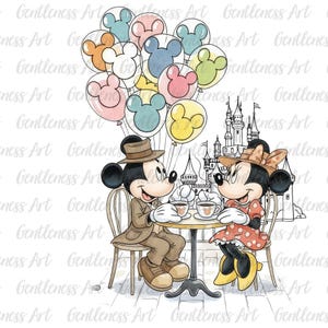 Puede incluir: Ilustración en acuarela de Mickey y Minnie Mouse en una mesa de café, sosteniendo tazas de té. Mickey lleva un traje y sombrero marrón, Minnie un vestido de lunares rojos y un lazo. Globos pastel de Mickey Mouse flotan sobre ellos, con un castillo al fondo.