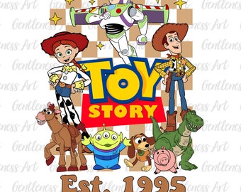 Puede incluir: Personajes de Toy Story, incluyendo Woody, Buzz Lightyear, Jessie, Rex, Slinky Dog y Alien. Los personajes están de pie frente a un logotipo de "Toy Story" amarillo y rojo con el texto "Est. 1995" debajo.