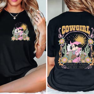 Maglietta Sweet Western Mouse Howdy Girl Png, Vibrazioni del deserto nella mia mente, Andiamo Cowgirls, Lunga vita al cowboy Yee Haw Png, Stile western per famiglie