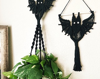 Bat wall decor | macrame bat | spooky decor | Halloween wall decor |  Halloween macrame | Black bat | witchy aesthetic | Gothic decor
