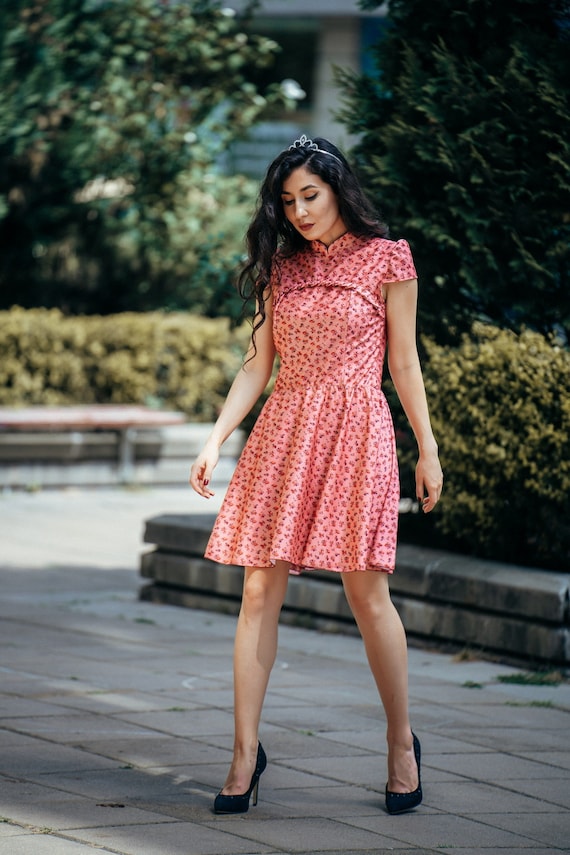 Roses Midi Dress: Ruffle Mandarin Collar, English Style