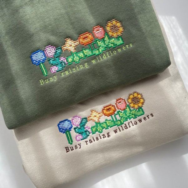 Stardew Valley-sweater met geborduurde wilde bloemen