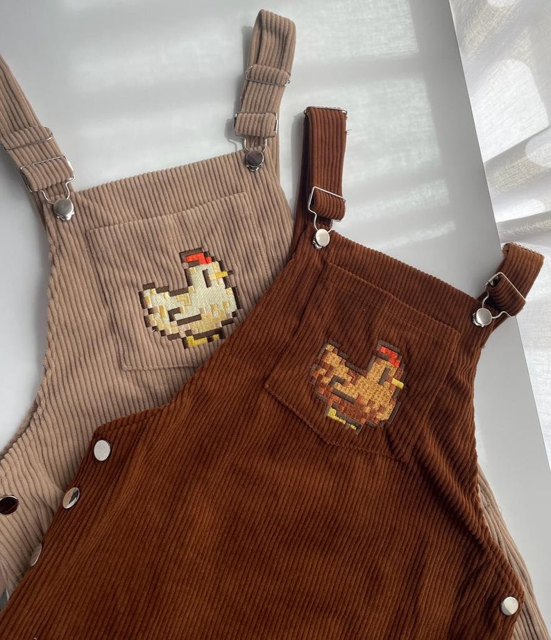 Robe chasuble poulet Stardew Valley / Robe chasuble brodée, salopette Stardew image 3