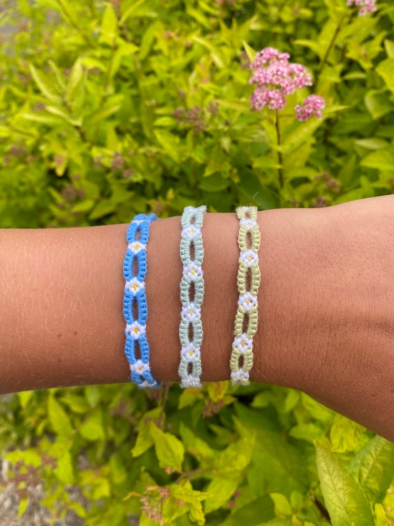Daisy chain string bracelet discount
