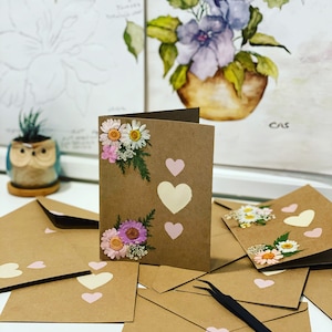 Vraies fleurs pressées | Cartes de vœux | Nouveau bébé | Anniversaire | Fiançailles | Fête des mères | Félicitations | Nuptiale | Mariage | Cartes vierges