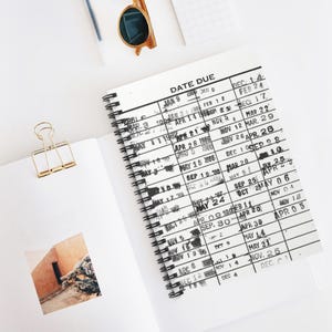 carnet de notes vintage dans la bibliothèque | Cadeau livresques pour rat de bibliothèque | Cadeaux mignons pour les amoureux des livres | Journal des écrivains | Papeterie livresque pour les lecteurs